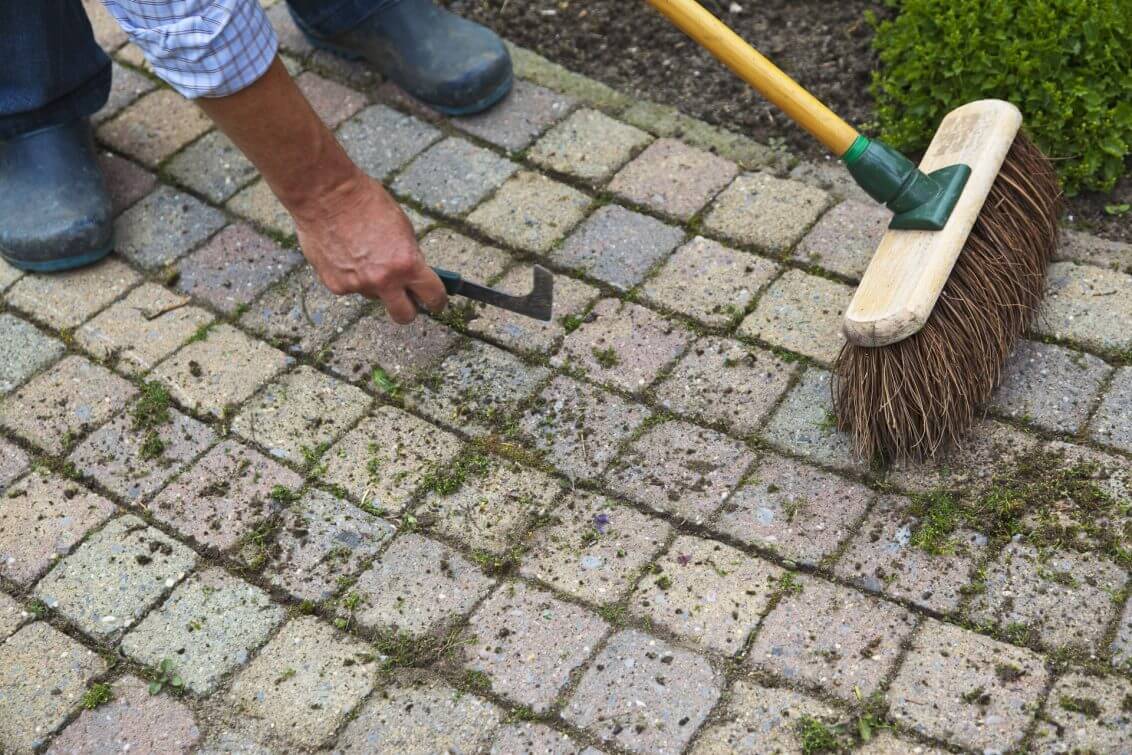 Stihl Cleaning Tiles 2