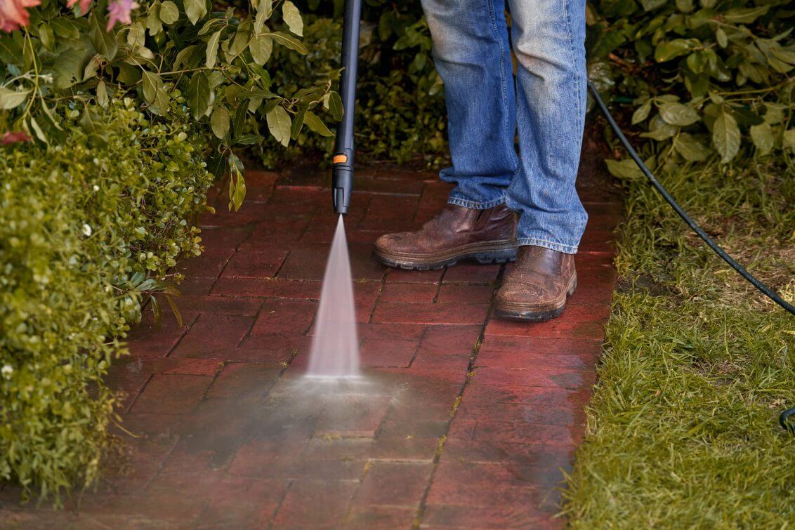 Stihl Cleaning Tiles 3