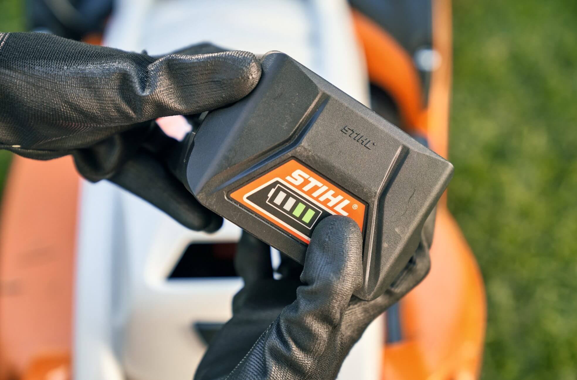 Stihl Charging Lithium Batteries 41