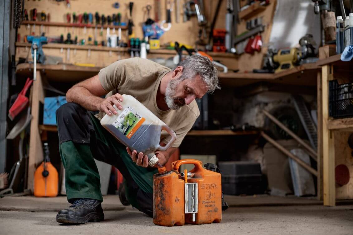 Stihl Assembling Chainsaw 301